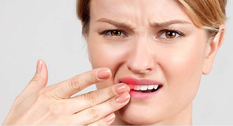 Có nhiều nguyên nhân gây ê buốt sau khi bọc răng sứ