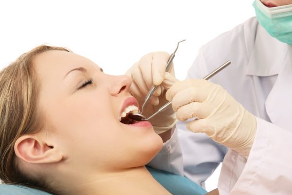 Nhổ răng khôn sai cách có thể gây ra biến chứng nguy hiểm