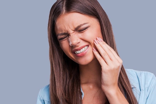 Răng bị viêm tủy sẽ gây đau nhức