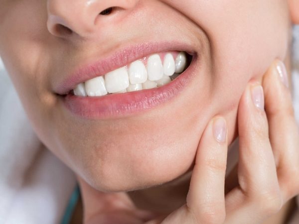 Răng khôn mọc gây cảm giác đau đớn 