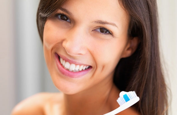 Chải răng thật kỹ ngày 3 lần là cách ngừa viêm nướu răng sau bọc sứ hiệu quả