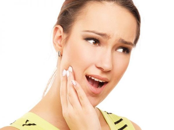 Kỹ thuật cạo vôi răng không tốt có thể làm ê buốt sau khi cạo vôi răng