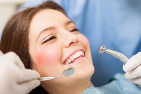 Nha khoa Quốc Tế Nacera Thi Sách sử dụng công nghệ nhổ răng siêu âm không đau